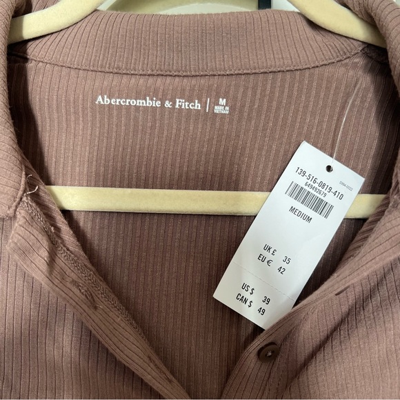 Abercrombie and Fitch ruched long sleeve button top - Picture 2 of 5